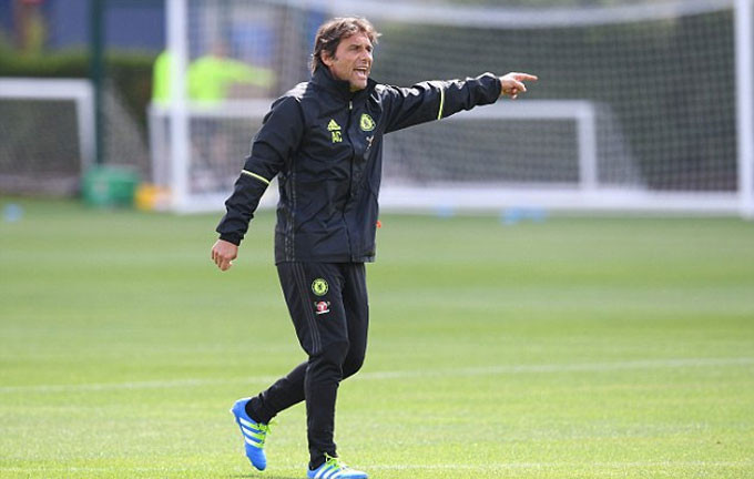 hlv conte mau lua trong buoi tap dau tien cung chelsea
