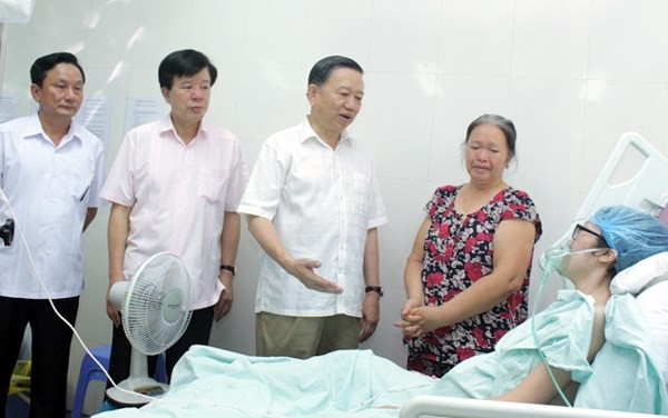 bo truong to lam dong vien nu chien si tu choi tri ung thu de cuu con