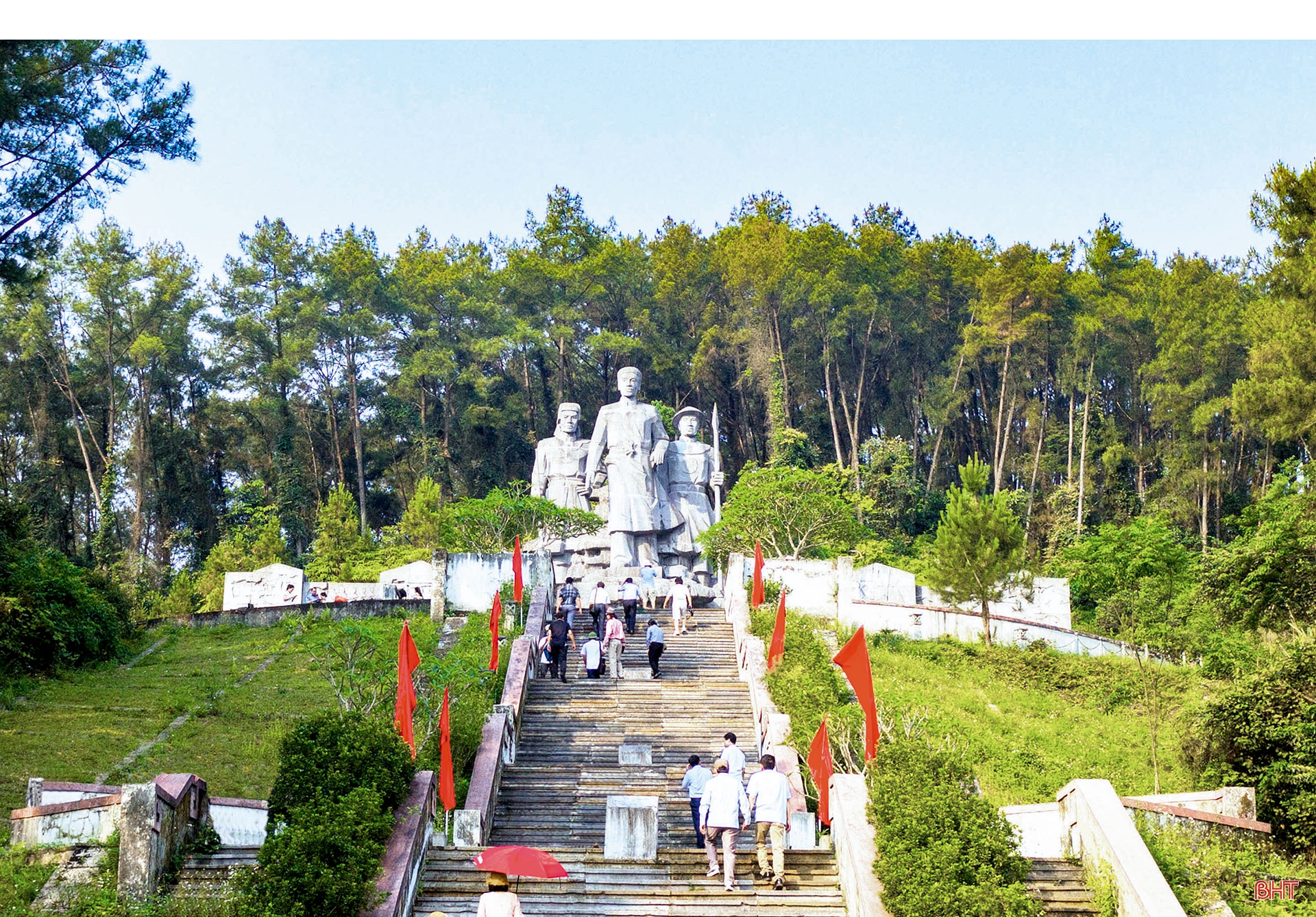 Trong nắng mới Ngàn Trươi