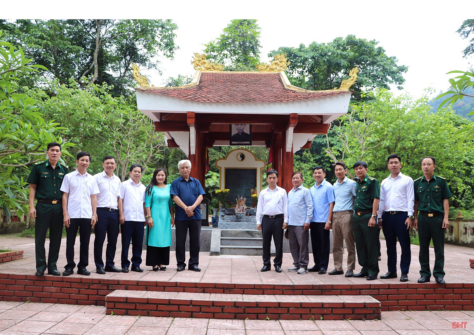 Trong nắng mới Ngàn Trươi