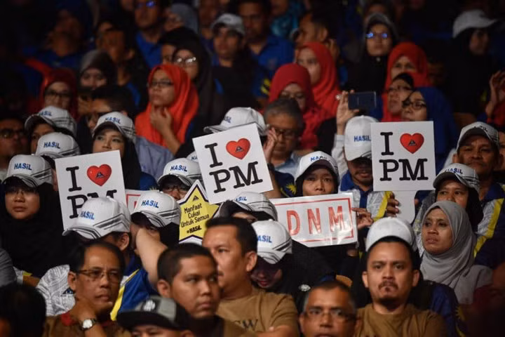 anh suc nong cua bau cu malaysia tang len tung gio