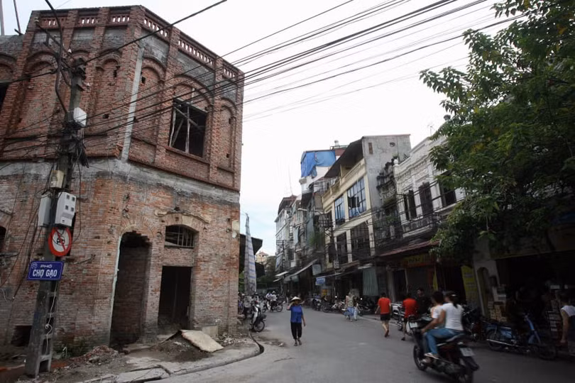 dau an kien truc phap trong long ha noi