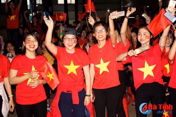 ngam nhung bong hong xinh dep co vu u23 viet nam tai tp ha tinh