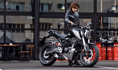 honda gioi thieu cb125r moto nho gia 5 400 usd