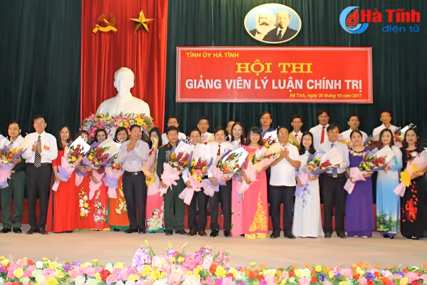 khai mac hoi thi giang vien ly luan chinh tri gioi tinh ha tinh