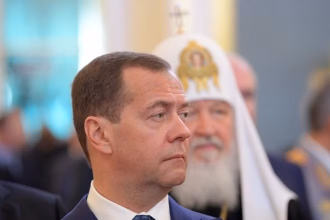 tong thong vladimir putin de cu ong medvedev lam thu tuong nga