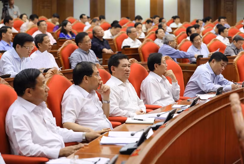 toan canh ngay lam viec thu hai cua hoi nghi trung uong 7