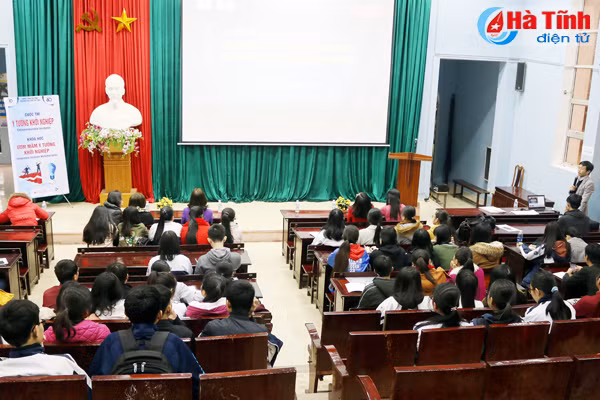 khai giang khoa dao tao uom mam y tuong khoi nghiep