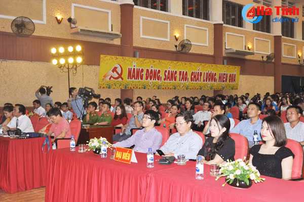 soi dong dac sac dem van nghe tri an thay co giao