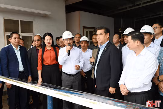 Đoàn đại biểu cấp cao tỉnh Khăm Muồn tham quan Khu Kinh tế Vũng Áng