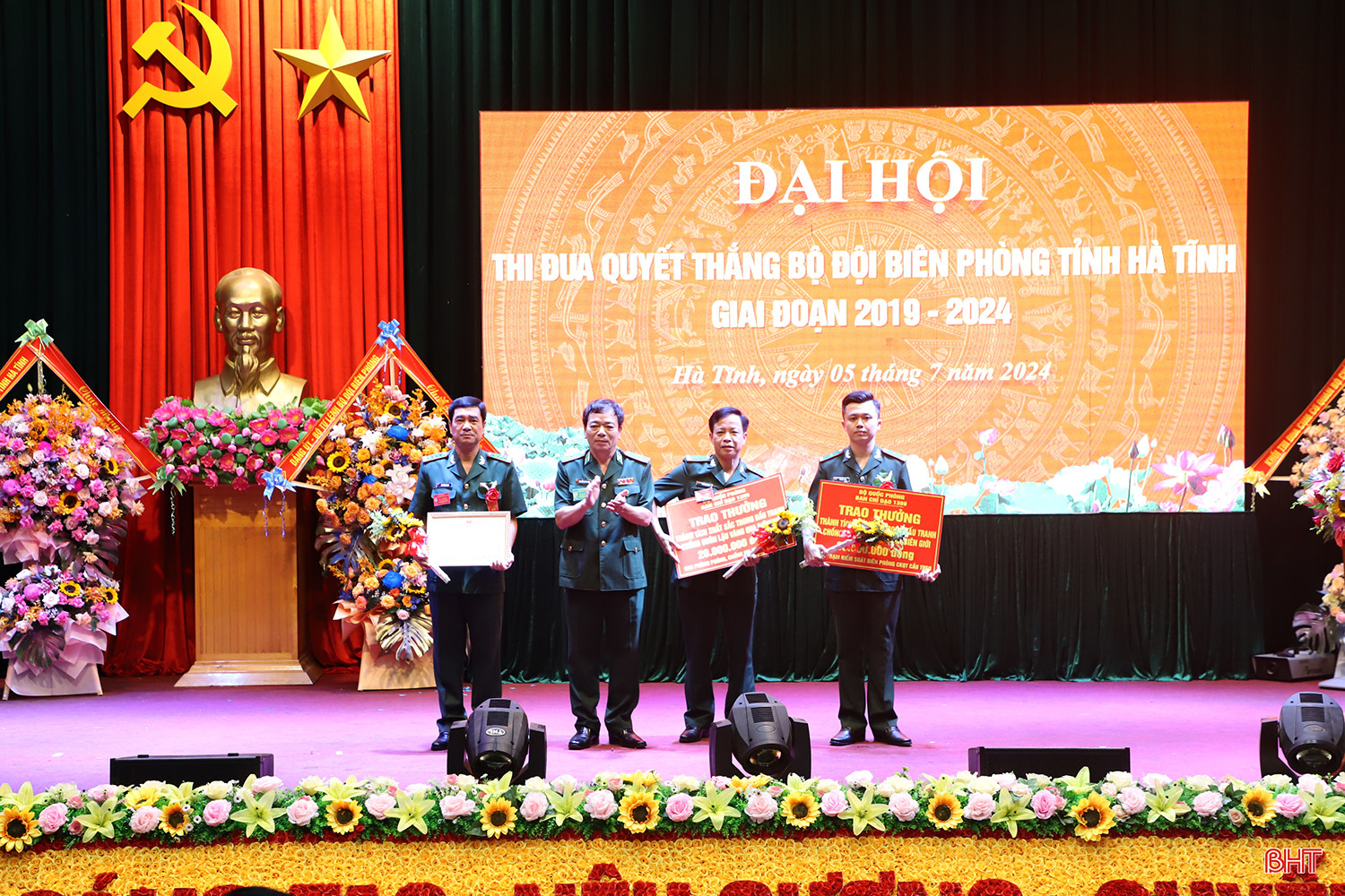 trao-thuong-1.jpg