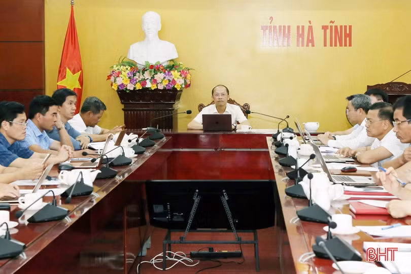 Phó Thủ tướng Vũ Đức Đam: Không để thiếu thuốc, vật tư gây ảnh hưởng công tác phòng chống dịch, khám chữa bệnh