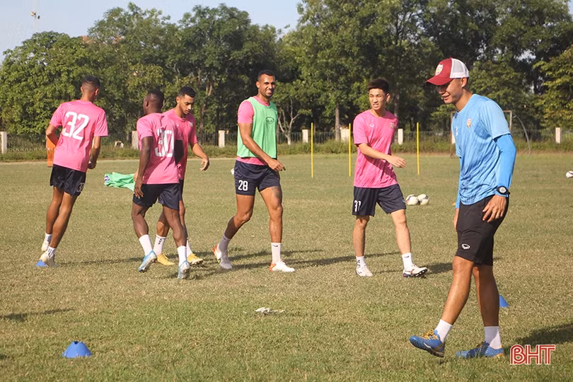 Hồng Lĩnh Hà Tĩnh sẵn sàng cho chuyến làm khách với Viettel khi V.League khởi động lại