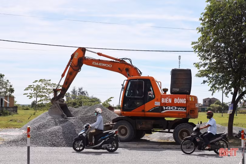 Hối hả thi công đường huyết mạch nối TP Hà Tĩnh với huyện Lộc Hà