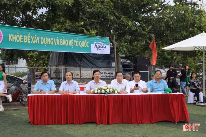 Khởi tranh Giải Bóng đá nam phong trào TP Hà Tĩnh mở rộng năm 2022
