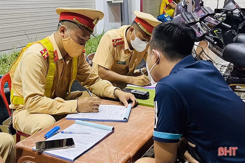 Công an Hà Tĩnh xử lý nghiêm lái xe vi phạm nồng độ cồn