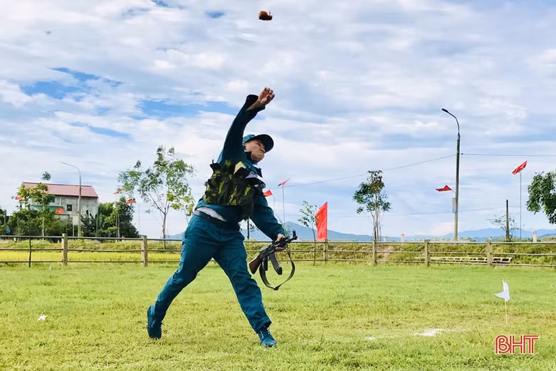 Hội thao trung đội dân quân cơ động cụm 4 ở Hương Sơn