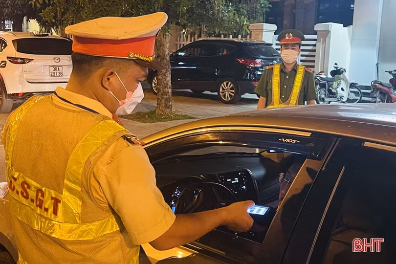 Công an TP Hà Tĩnh “mạnh tay” xử lý lái xe vi phạm nồng độ cồn