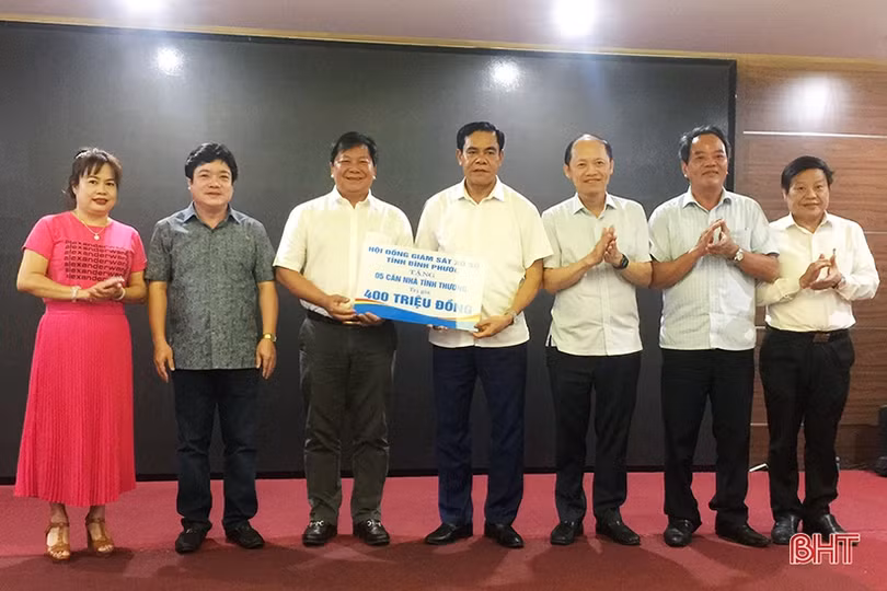 Hội đồng Giám sát xổ số kiến thiết tỉnh Bình Phước hỗ trợ 500 triệu đồng phục vụ công tác an sinh xã hội ở Hà Tĩnh