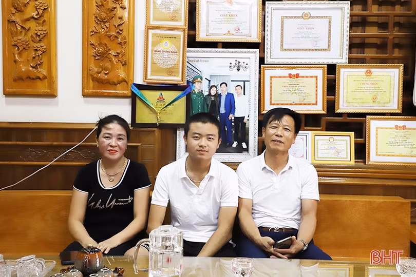 Nam sinh Hà Tĩnh chia sẻ bí quyết trở thành thủ khoa Trường THPT Chuyên Phan Bội Châu - Nghệ An
