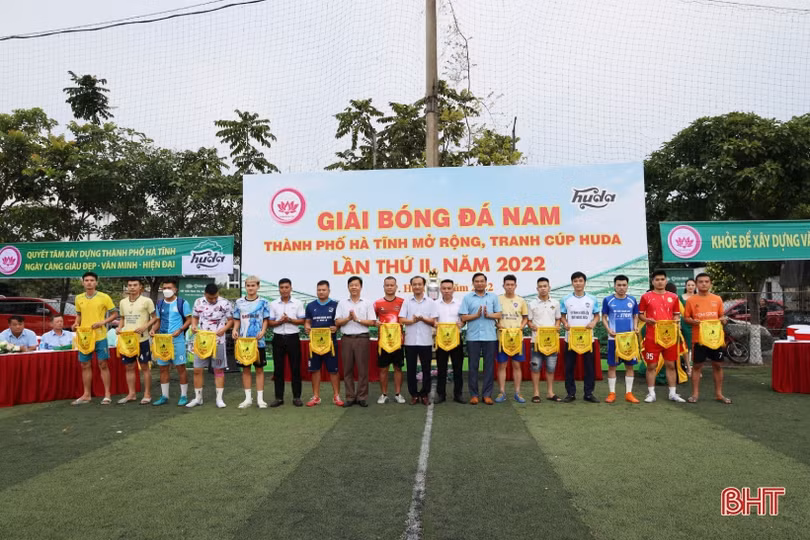 Khởi tranh Giải Bóng đá nam phong trào TP Hà Tĩnh mở rộng năm 2022
