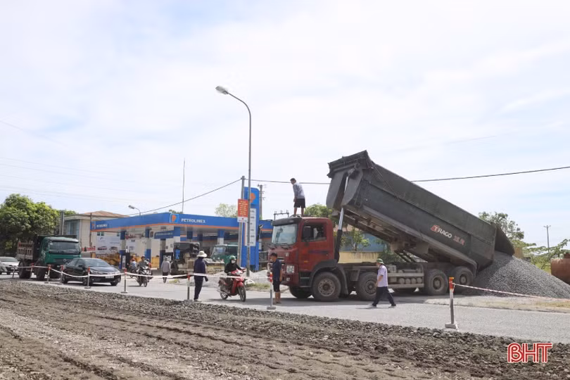 Hối hả thi công đường huyết mạch nối TP Hà Tĩnh với huyện Lộc Hà