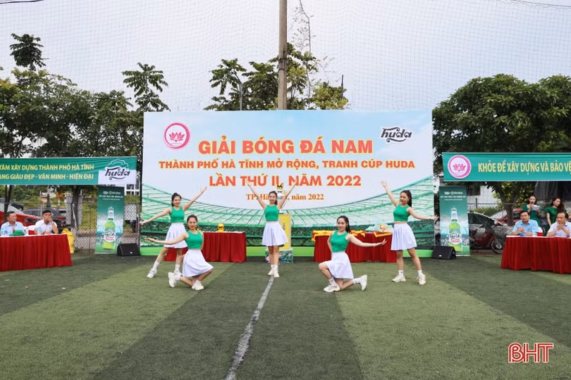 Khởi tranh Giải Bóng đá nam phong trào TP Hà Tĩnh mở rộng năm 2022