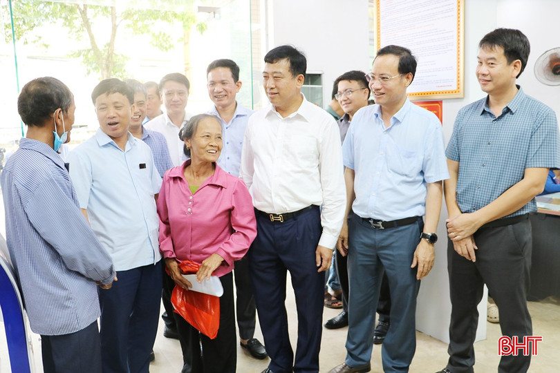 Đoàn công tác kiểm tra Trung tâm Phục vụ hành chính công xã Tiên Điền