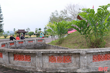 Ấn tượng với núi giả, hồ sen tại Khu lưu niệm Hải Thượng Lãn Ông Lê Hữu Trác