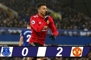 Martial và Lingard lập siêu phẩm, M.U trở lại vị trí thứ hai