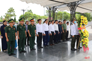 Lãnh đạo Hà Tĩnh dâng hương tại các nghĩa trang Trường Sơn, Đường 9