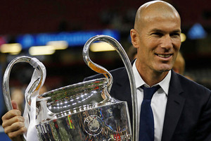 Zinedine Zidane từ chức HLV trưởng Real Madrid