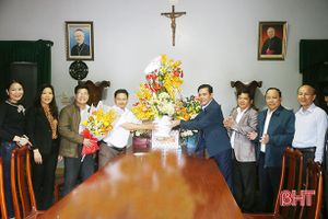 Trưởng ban Nội chính Tỉnh ủy mừng Giáo xứ Tràng Lưu nhân Giáng sinh