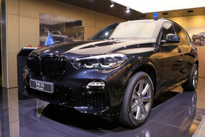 Cận cảnh SUV chống đạn BMW X5 Protection VR6 tại triển lãm Frankfurt 2019