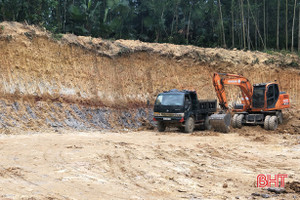 “Núp bóng” cải tạo vườn để khai thác đất trái phép!