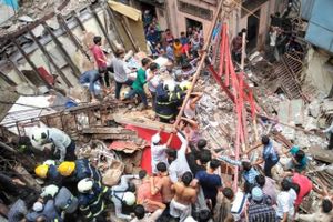 Sập tòa nhà 4 tầng ở Ấn Độ: 2 người chết, hơn 40 người mắc kẹt