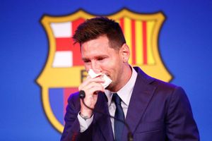 La Liga năm 2021: Nước mắt Messi và sự sụp đổ của bóng đá Tây Ban Nha