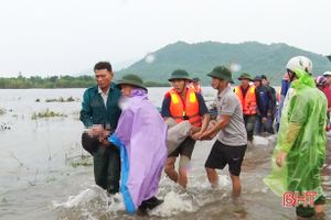 Lật thuyền khi đánh cá, 2 người đàn ông Nghi Xuân rơi xuống nước tử vong