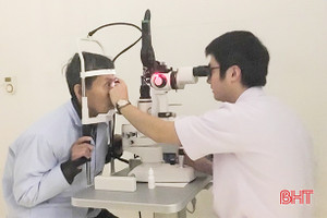 Bệnh viện Mắt Hà Tĩnh triển khai kỹ thuật laser quang đông điều trị bệnh glôcôm tân mạch