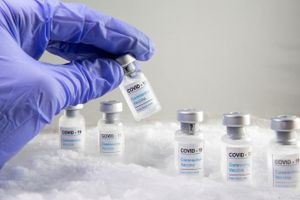 Hàn Quốc đặt mua hàng chục triệu liều vaccine ngừa Covid-19 của Anh, Mỹ