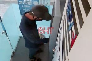 Truy tìm đối tượng lắp thiết bị đánh cắp thông tin tại cây ATM ở Hà Tĩnh