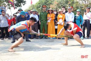 Thi gói bánh chưng, kéo co, đẩy gậy trong khuôn khổ Lễ hội Hải Thượng