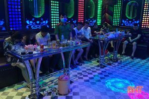 Đột kích quán karaoke ở Thạch Hà, bắt giữ 9 đối tượng đang mở “tiệc ma túy”