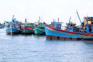 Hải quân Malaysia bắt một tàu cá cùng 12 ngư dân Việt Nam
