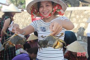 “Săn” cua trên sông Cửa Sót