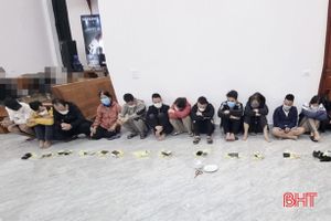 Phá ổ “xóc đĩa” ở Thạch Hà, bắt 12 con bạc, thu giữ 124 triệu đồng