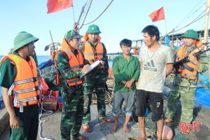 Bắt quả tang 2 tàu giã cào khai thác trái phép trên vùng biển Nghi Xuân