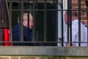 Ông Boris Johnson có mặt ở Dinh Thủ tướng Anh trước khi chính thức quay lại làm việc vào hôm nay