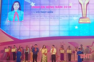 Tổng phụ trách đội Trường TH Thị trấn Thạch Hà nhận giải thưởng “Cánh én hồng”