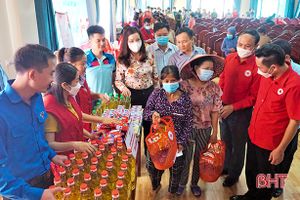 130 hộ có hoàn cảnh khó khăn ở Hương Khê tham gia hội chợ nhân đạo